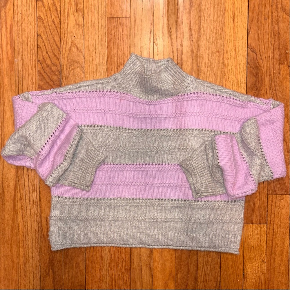 ✨ NYC Knits ✨ Soft Striped Cropped Turtleneck Sweater Size Medium